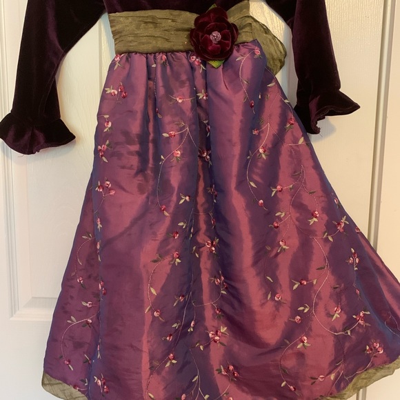 Plum purple dress with embroidered flowers - Picture 10 of 11